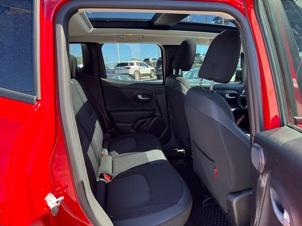 Used 2023 Jeep Renegade Trailhawk w/ Sun/Sound Group AWD/4WD image 10