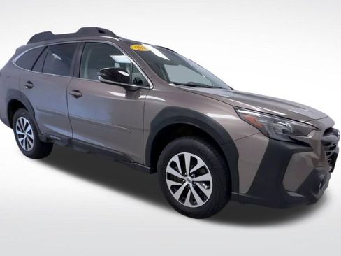 Used 2024 Subaru Outback Premium AWD/4WD image 2