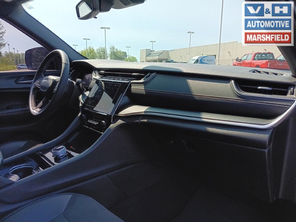 Used 2023 Jeep Grand Cherokee Altitude AWD/4WD image 21