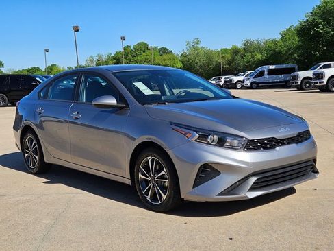 Used 2024 Kia Forte LXS FWD image 3