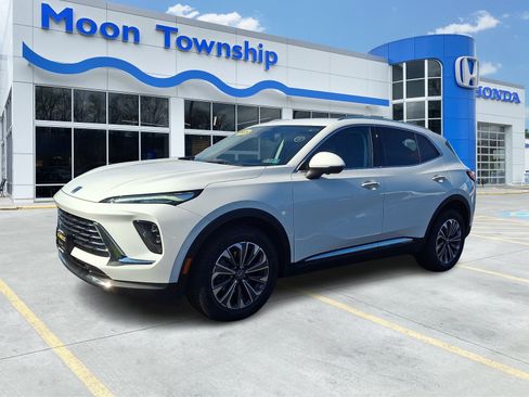 Used 2025 Buick Envision Preferred AWD/4WD image 3