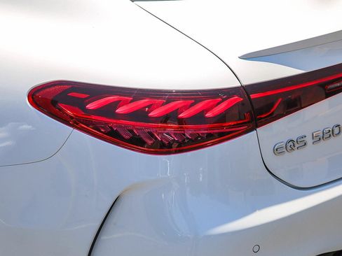 Used 2022 Mercedes-Benz EQS 580 4MATIC Sedan image 8