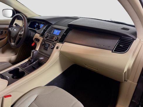 Used 2017 Ford Taurus SE image 29