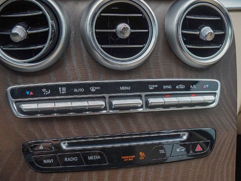 Used 2019 Mercedes-Benz GLC 300 4MATIC image 16