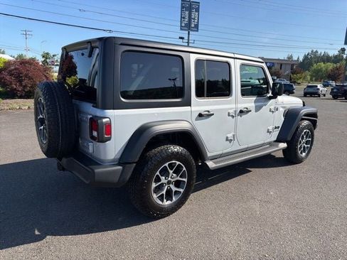 Used 2024 Jeep Wrangler Unlimited Sport AWD/4WD image 12