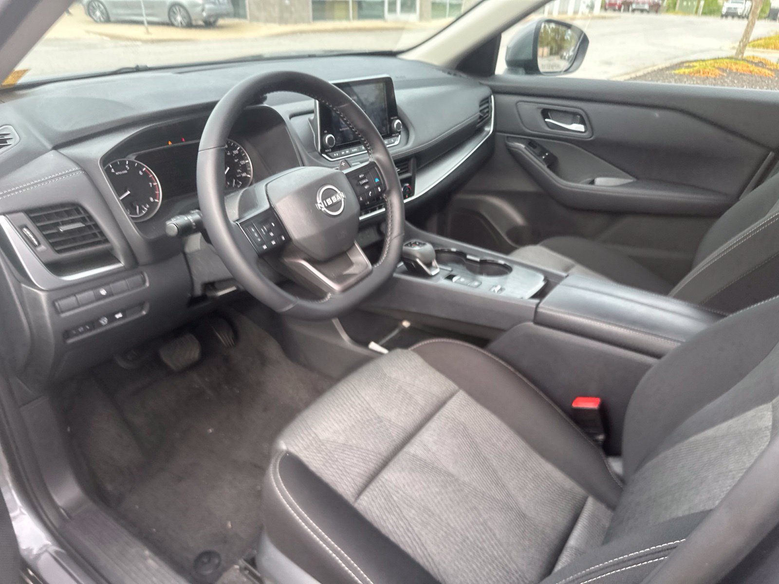Used 2026 Nissan Rogue SV FWD image 13
