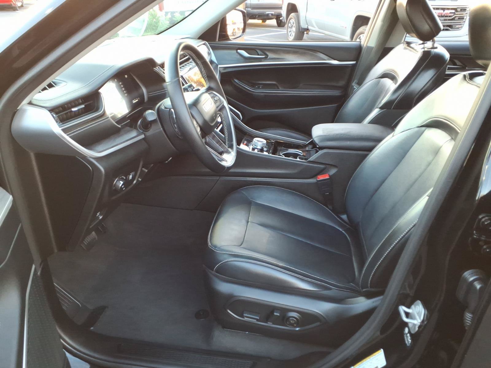Used 2021 Jeep Grand Cherokee L Limited AWD/4WD image 16
