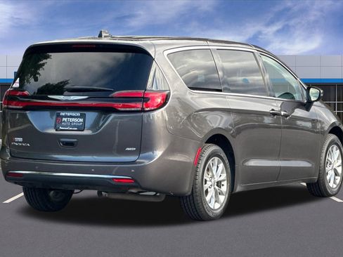 Used 2023 Chrysler Pacifica Touring-L AWD/4WD image 4