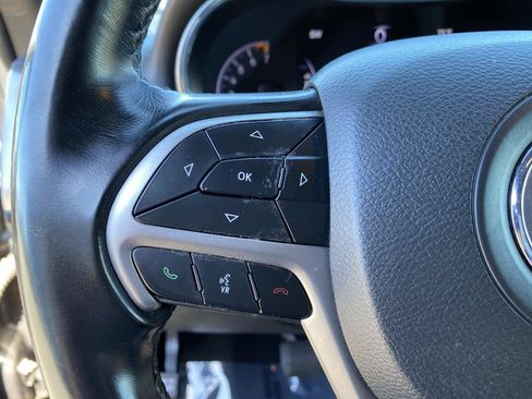 Used 2021 Jeep Grand Cherokee Laredo AWD/4WD image 15