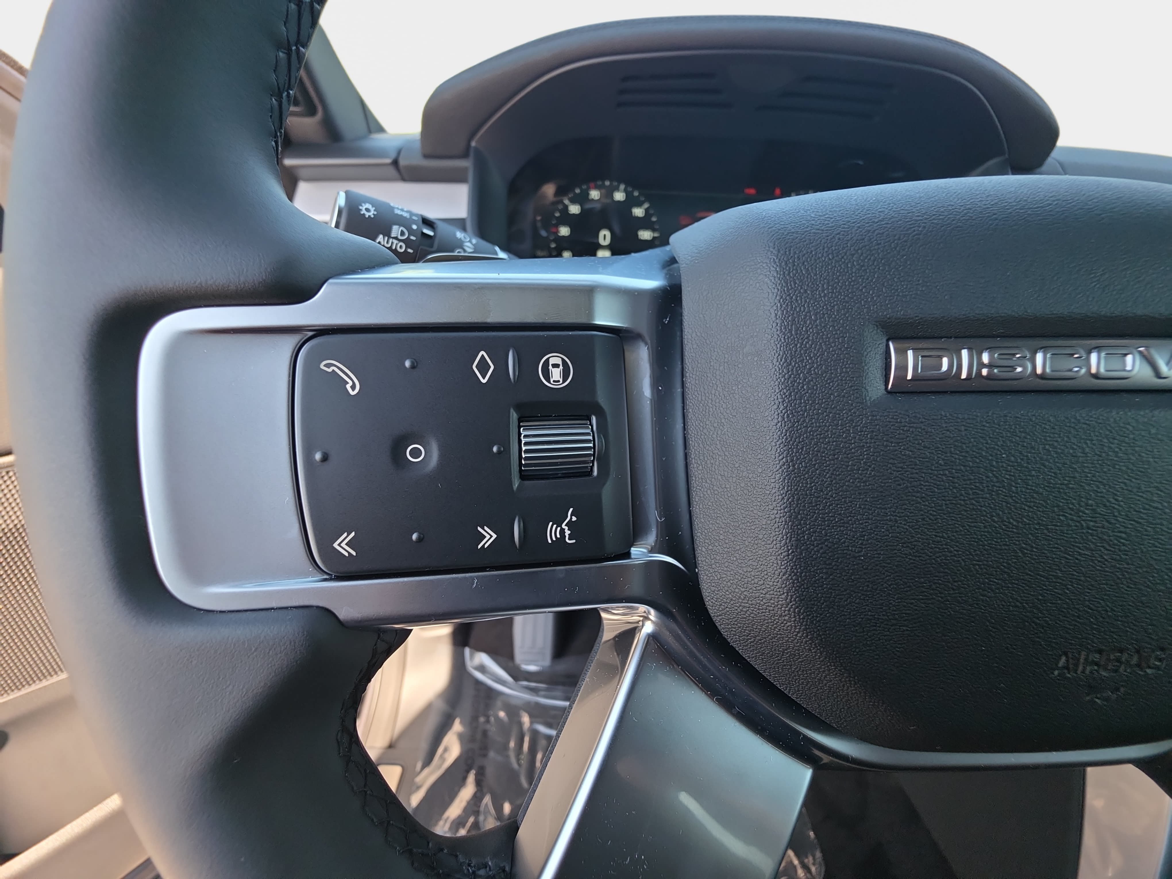 New 2026 Land Rover Discovery Dynamic SE AWD/4WD image 17