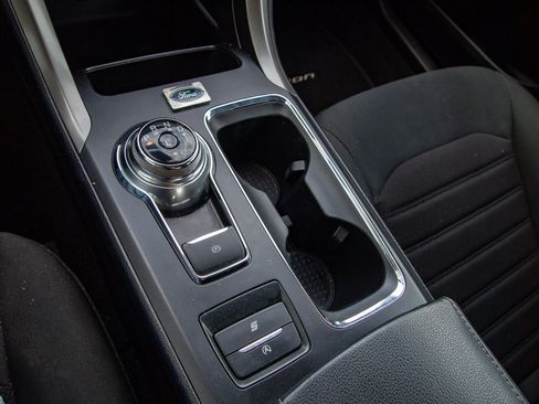 Used 2020 Ford Fusion SE FWD image 19