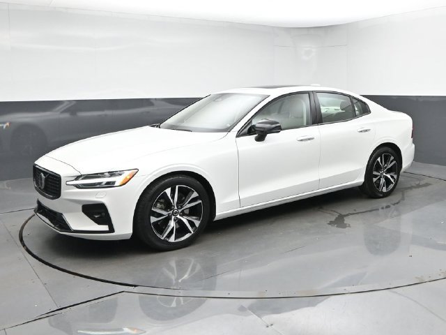 Used 2023 Volvo S60 B5 Core w/ Climate Package FWD image 4