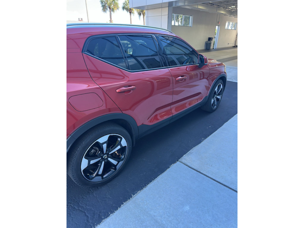 Used 2022 Volvo XC40 T5 Momentum w/ Premium Package AWD/4WD image 4