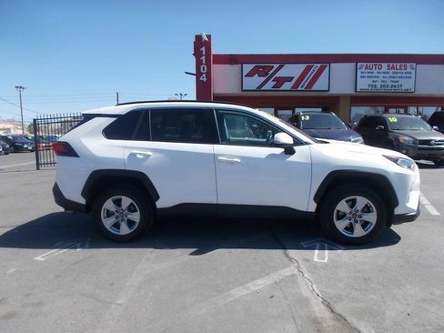 Used 2020 Toyota RAV4 XLE FWD image 8