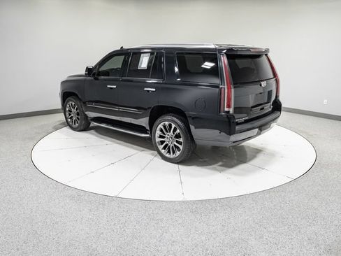 Used 2020 Cadillac Escalade Luxury w/ Escalade Sport Edition AWD/4WD image 35