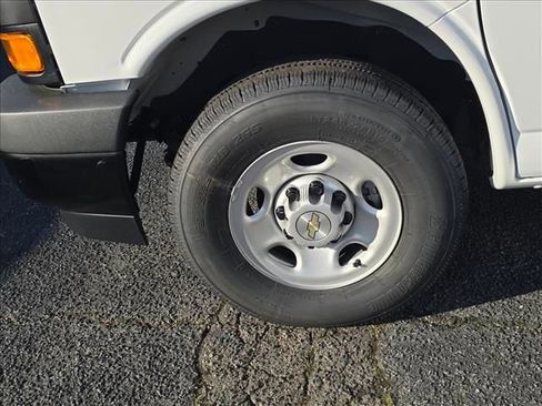 New 2026 Chevrolet Express 2500 Work Van image 32