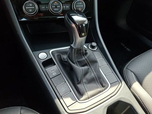 Used 2024 Volkswagen Jetta SE w/ Panoramic Sunroof Package FWD image 19
