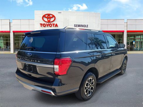 Used 2024 Ford Expedition XLT image 3