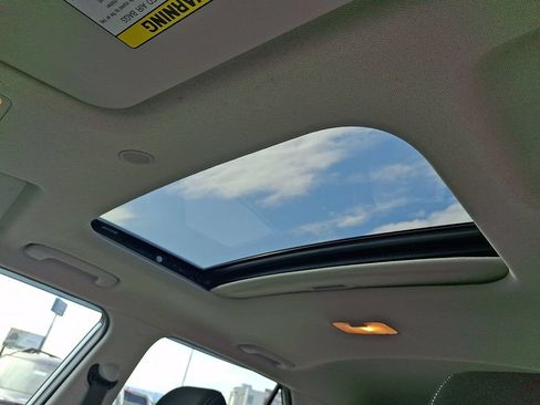 Used 2024 Hyundai Venue SEL FWD image 14