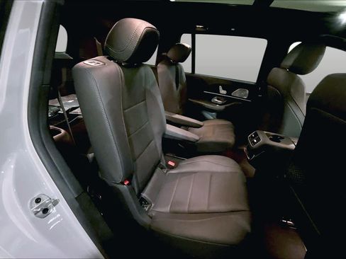 Used 2024 Mercedes-Benz GLS 450 4MATIC image 19