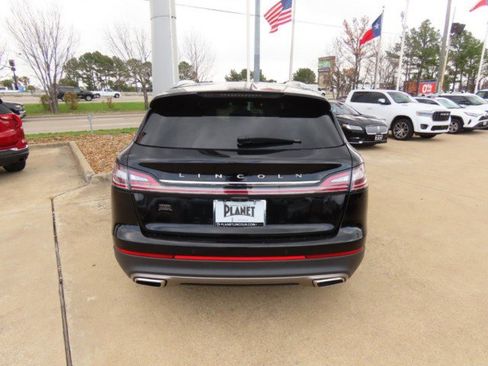 Used 2023 Lincoln Nautilus Reserve image 11