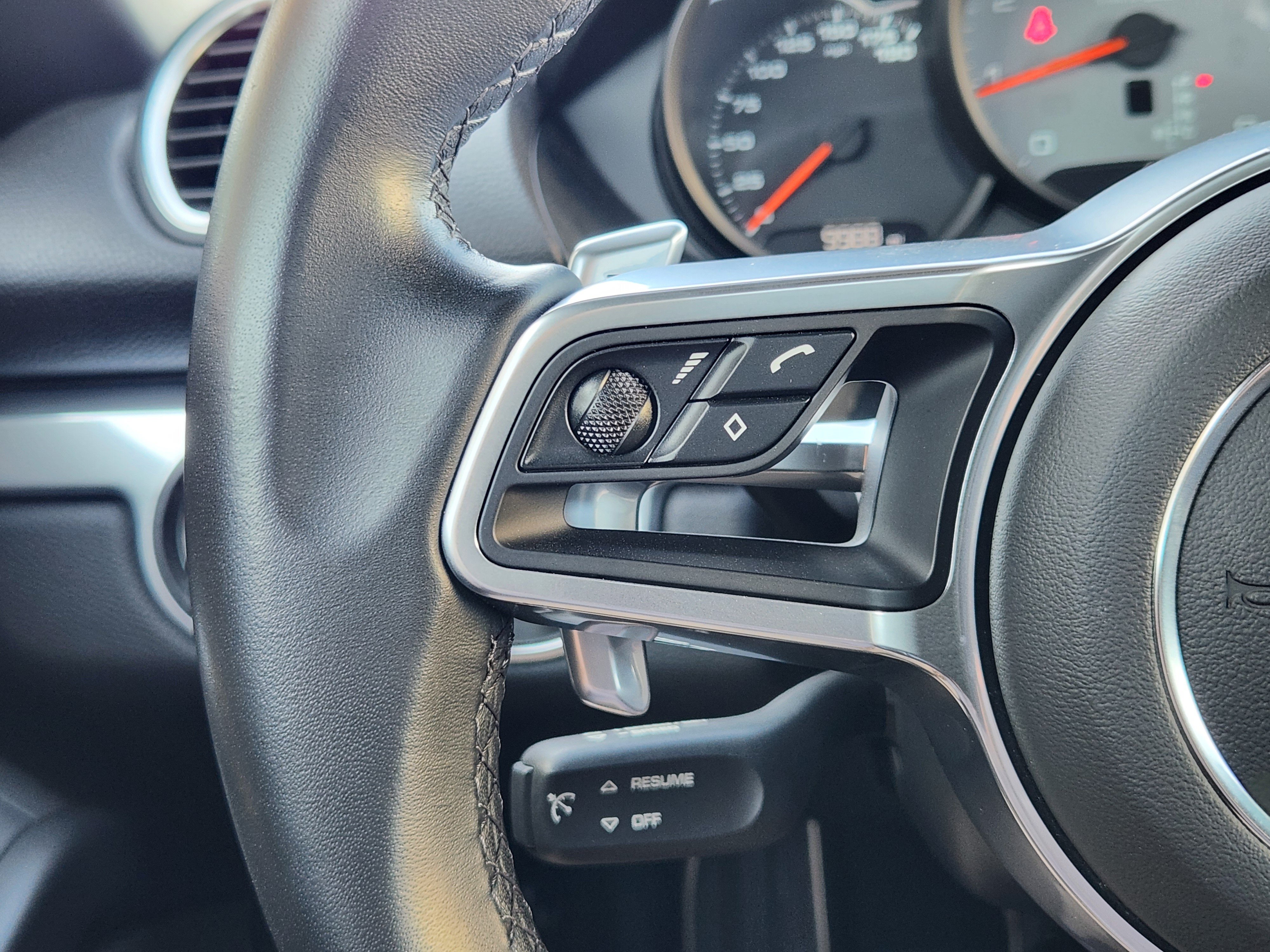 Certified 2025 Porsche 718 Boxster S RWD image 28