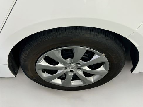 Used 2025 Toyota Corolla LE FWD image 27