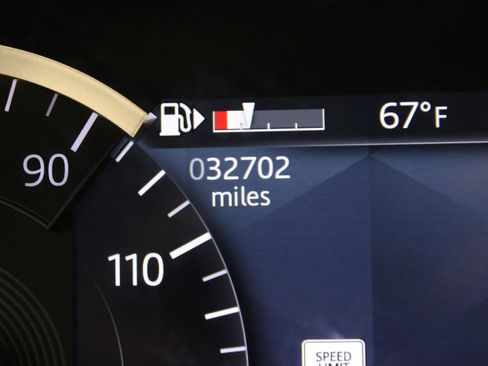 Used 2023 Land Rover Range Rover Evoque R-Dynamic S image 39