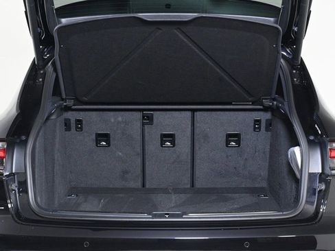 Certified 2025 Porsche Macan image 24