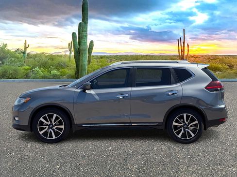 Used 2020 Nissan Rogue SL w/ Premium Package FWD image 3