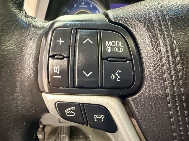Used 2017 Toyota Sienna XLE w/ XLE Navigation Package FWD image 17