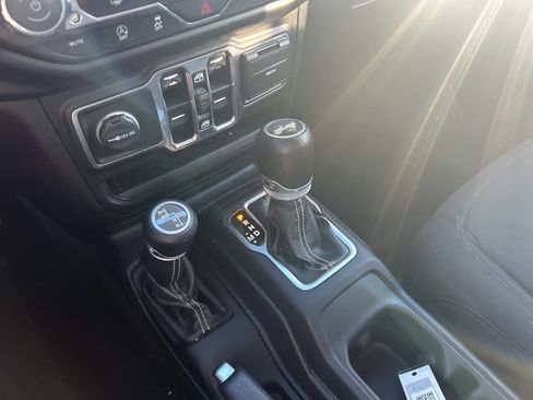 Used 2020 Jeep Wrangler Unlimited Sahara image 43