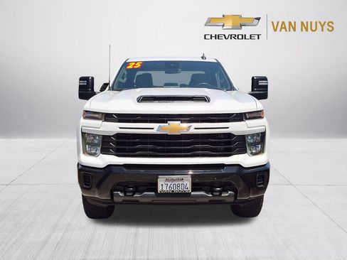Used 2025 Chevrolet Silverado 2500 Custom AWD/4WD image 2
