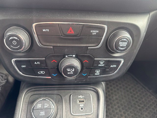 Used 2019 Jeep Compass Trailhawk w/ Leather Interior Group AWD/4WD image 18