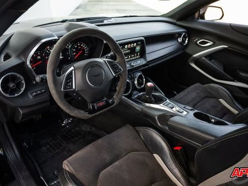Used 2018 Chevrolet Camaro SS image 2