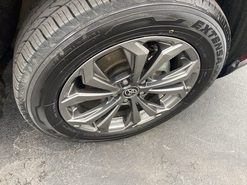 Certified 2022 Toyota RAV4 XLE Premium image 5