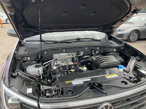 Used 2025 Volkswagen Atlas Cross Sport SE image 35