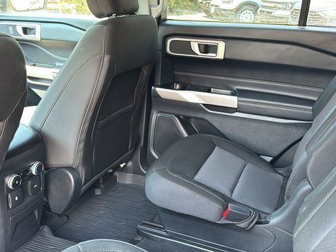 Used 2023 Ford Explorer XLT AWD/4WD image 29