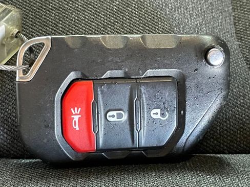 Used 2025 Jeep Wrangler Sport S image 21