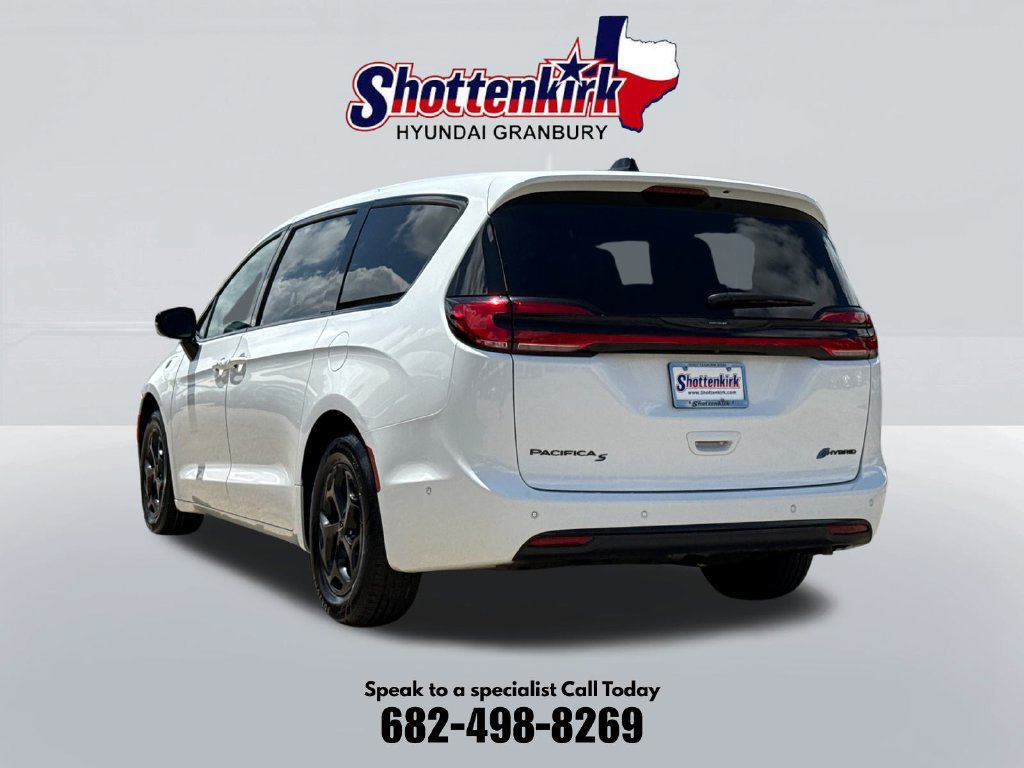 Used 2024 Chrysler Pacifica Limited FWD image 8