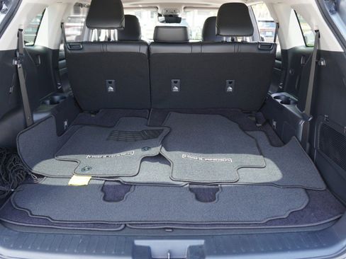 Used 2023 Toyota Highlander XLE FWD image 36