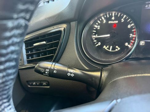 Used 2017 Nissan Rogue Sport SL w/ SL Premium Package image 12