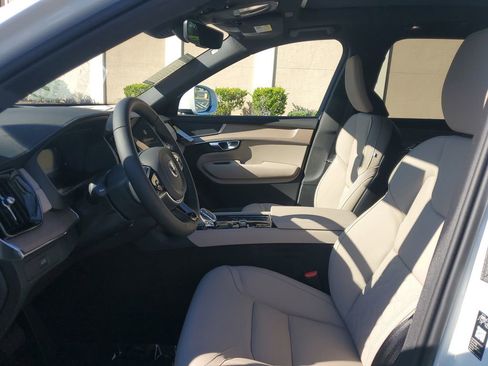 New 2026 Volvo XC90 B5 Core image 8