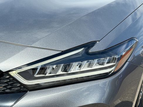 Used 2023 Nissan Maxima SR w/ Sport Mat Group image 9