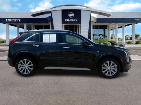 Used 2023 Cadillac XT4 Premium Luxury image 2