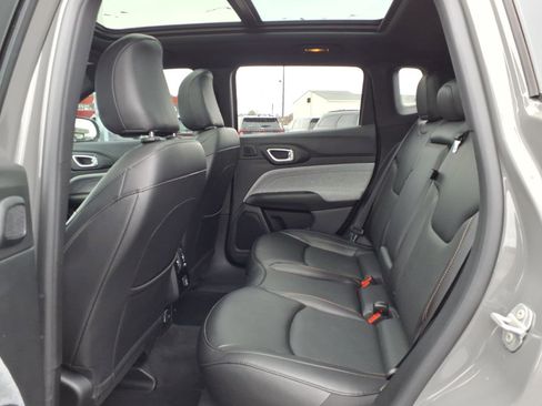 Used 2023 Jeep Compass Latitude w/ Sun and Sound Group image 11