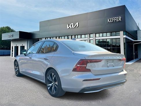Used 2023 Volvo S60 B5 Core image 6