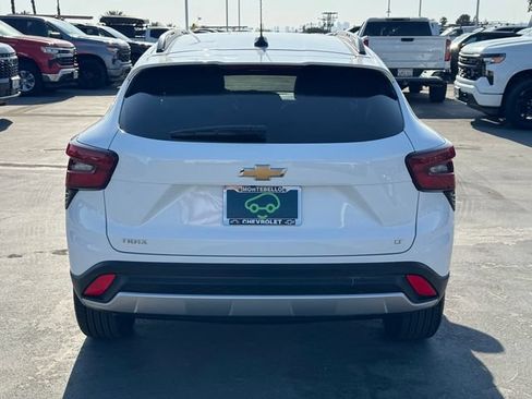 Certified 2025 Chevrolet Trax LT FWD image 3