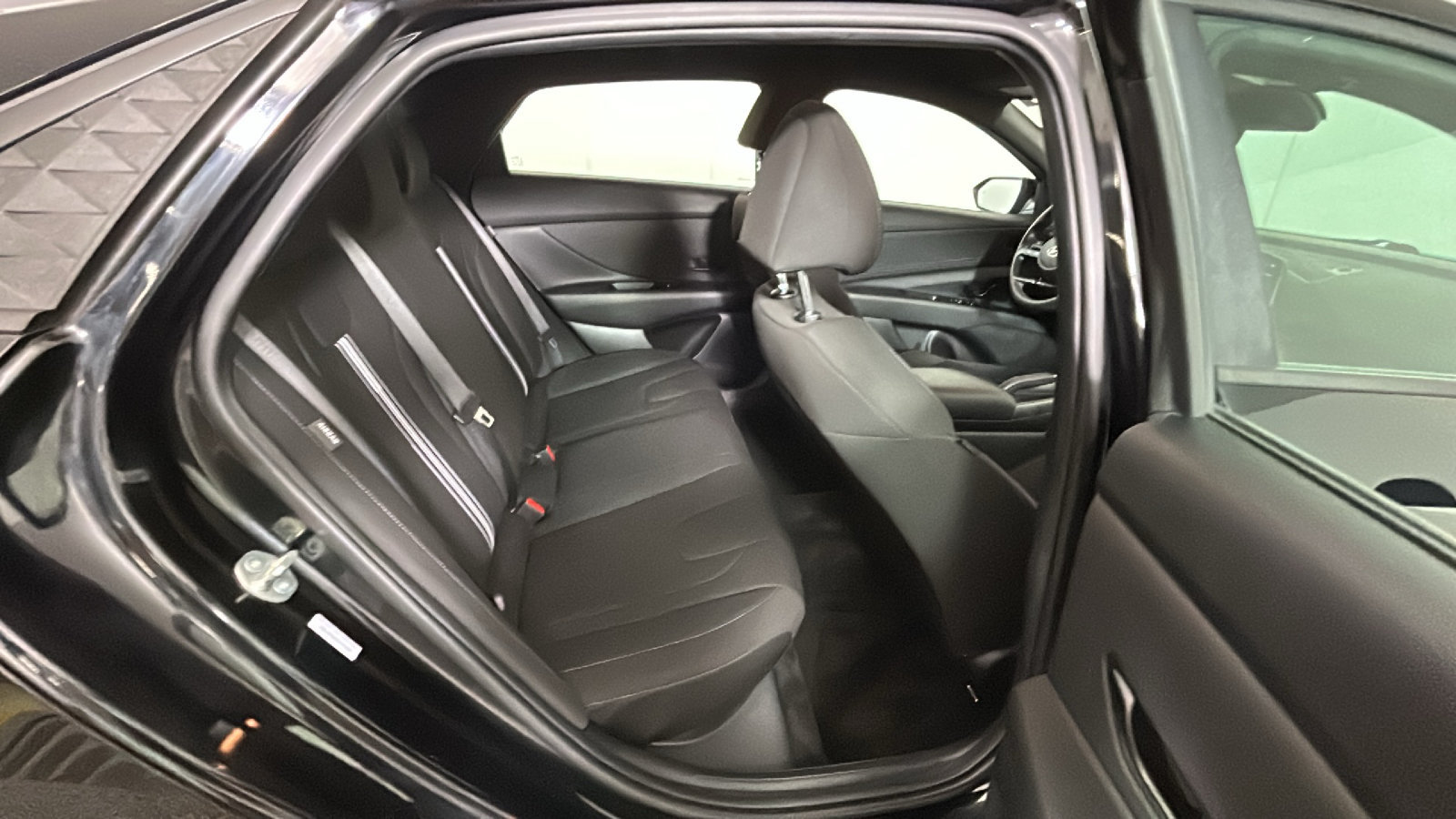 Used 2025 Hyundai Elantra Sport FWD image 35
