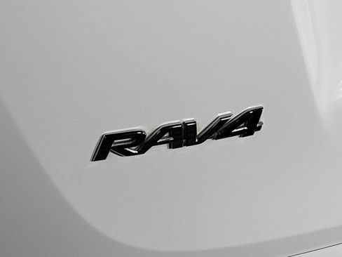 Used 2017 Toyota RAV4 LE image 23